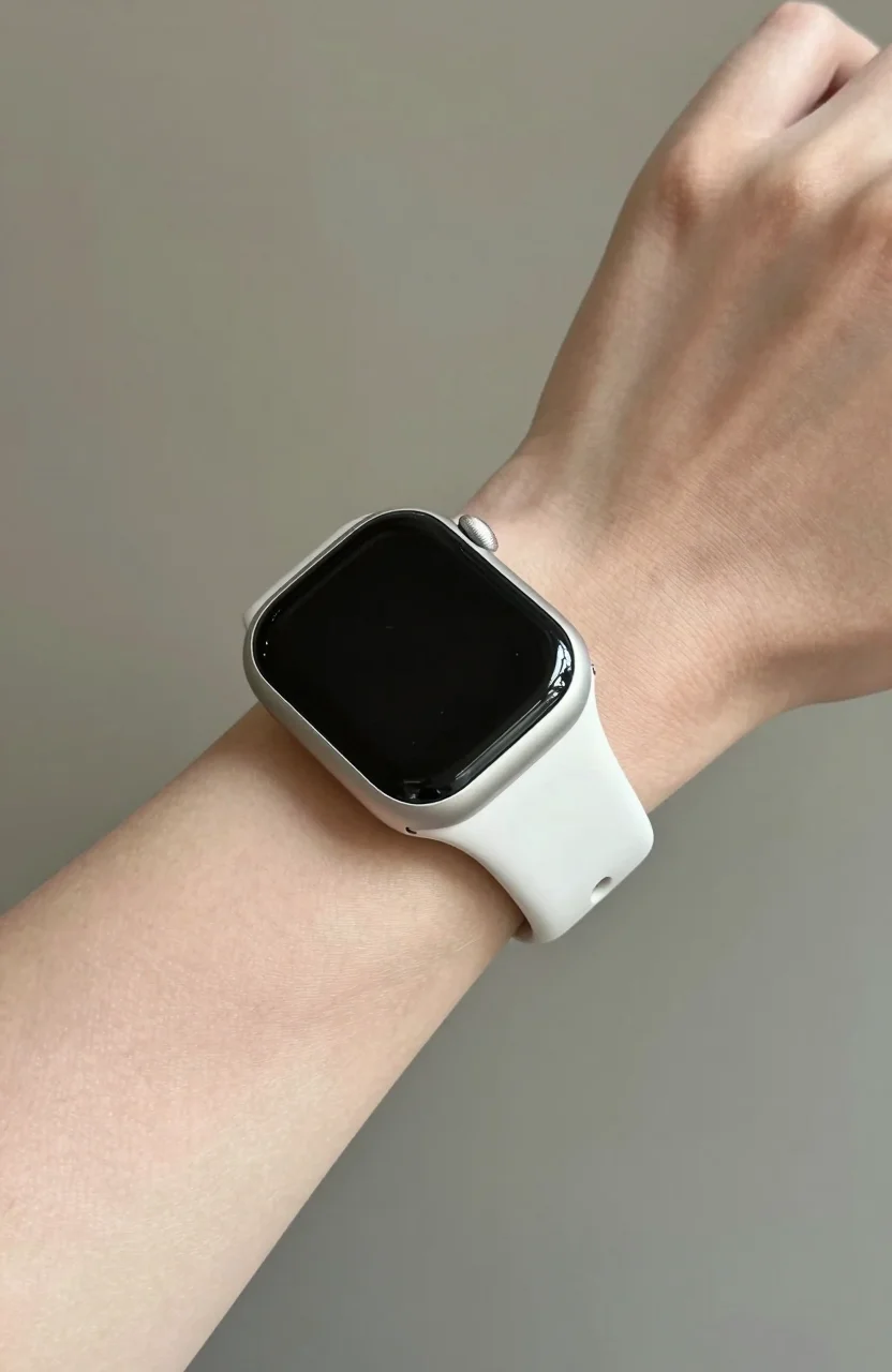 Bracelet silicone et montre connectée au poignet